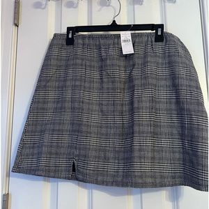 American Eagle Houndstooth Skirt with slit